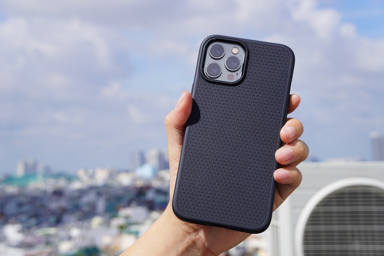 4 Things to Consider When Choosing the Right Phone Case